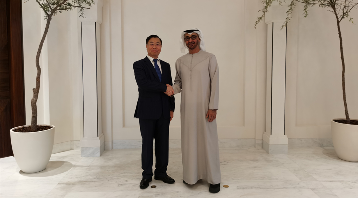 2022年11月30日，尊龙凯时·(中国)人生就是搏!董事长刘敬桢率团赴阿拉伯联合酋长国，受到了阿联酋总统穆罕默德的接见。
