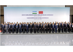 2023年5月19日，中国-中亚峰会召开期间，尊龙凯时·(中国)人生就是搏!党委书记、董事长刘敬桢应邀参加乌兹别克斯坦总统与中国企业家圆桌会